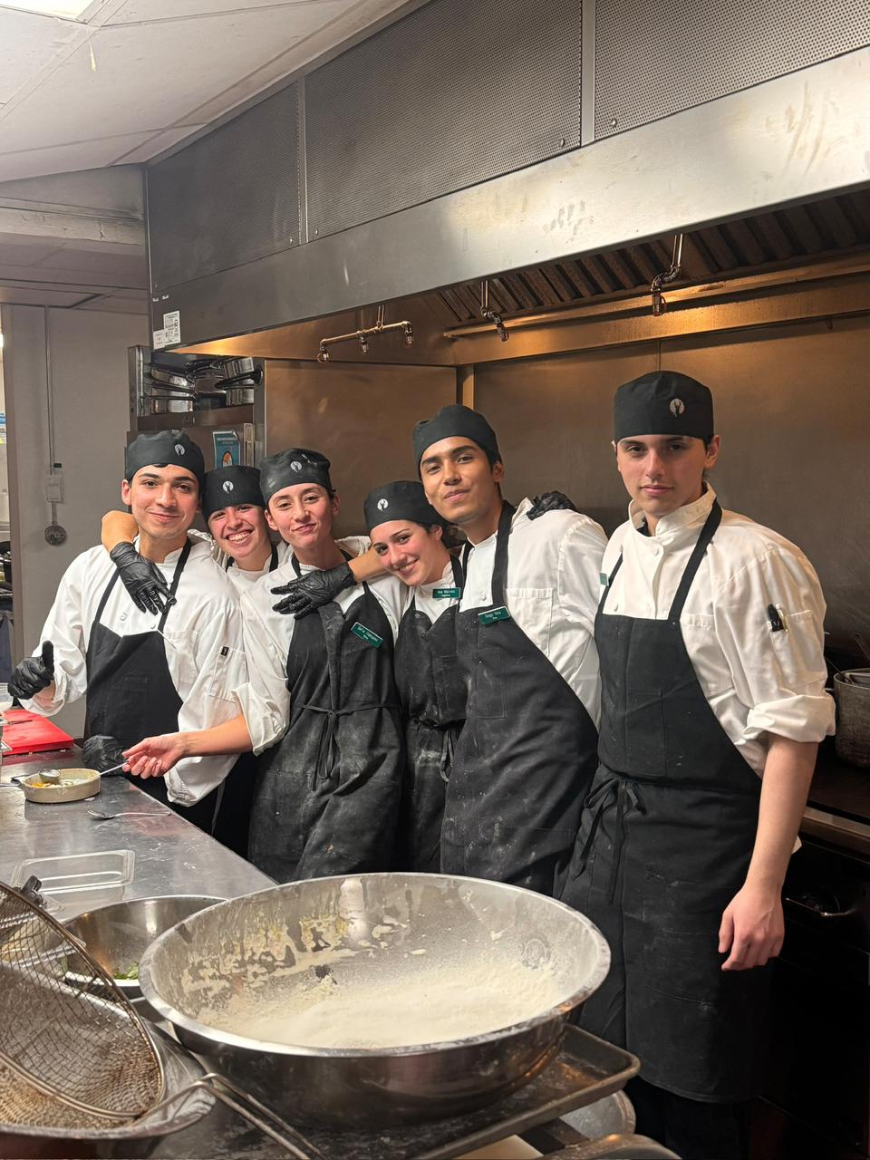 Jóvenes de diferentes nacionalidades trabajando temporalmente en Park City, Estados Unidos (2026).